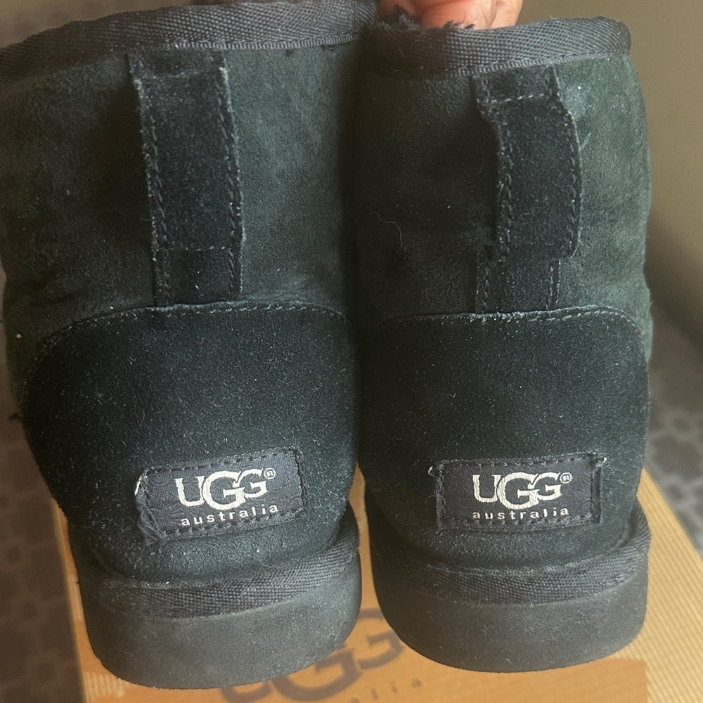 UGG Classic Mini Boots Black Women’s Size 8 Shearling Lined - Picture 4 of 16
